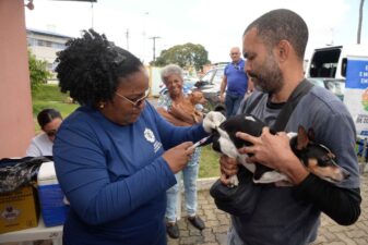 Campanha de vacinação antirrábica continua em Salvador com objetivo de imunizar 316 mil animais