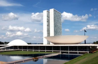 Está prevista para hoje, na Câmara, a votação do projeto que estabelece normas para a proteção de crianças no ambiente digital