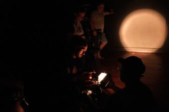 Festival Nacional do Teatro Infantil de Feira de Santana oferece oficina de iluminação