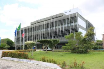 Contribuintes já podem acessar os boletos da TFF e do ISS Autônomo; pagamento em cota única oferece desconto de 7%