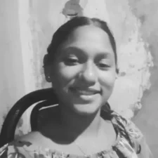 Garota de 11 anos morre após ser agredida por colegas dentro da escola