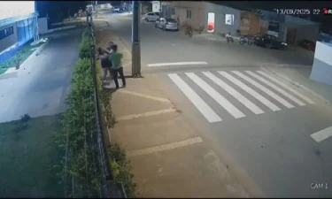 Bebê de um mês engasga e é socorrido por policiais na Bahia; assista