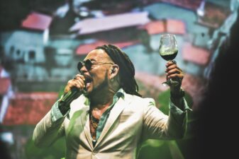 Seu Jorge e Jau em noite de grandes encontros em Salvador