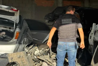 Galpão usado para desmanche e esquema de fraudes em seguros é localizado no extremo sul da Bahia