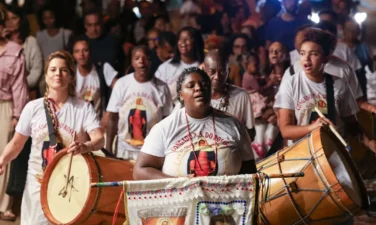 Tambores e cantos marcam abertura do Festival Artes Vertentes