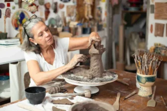 Artista Hilda Salomão marca 50 anos de trajetória com exposição aberta ao público no MAB