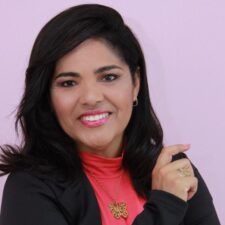 Perucas, micropigmentação e próteses: projeto baiano devolve autoestima a mulheres em tratamento contra o câncer