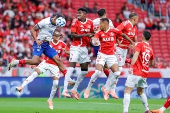 Bahia reage no fim e garante empate com o Internacional