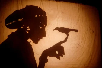 Teatro de sombras retorna aos palcos baianos com “Rainha Vashti”
