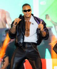 Cantor Léo Santana confirma realização do Baile da Santinha em Salvador em 2026